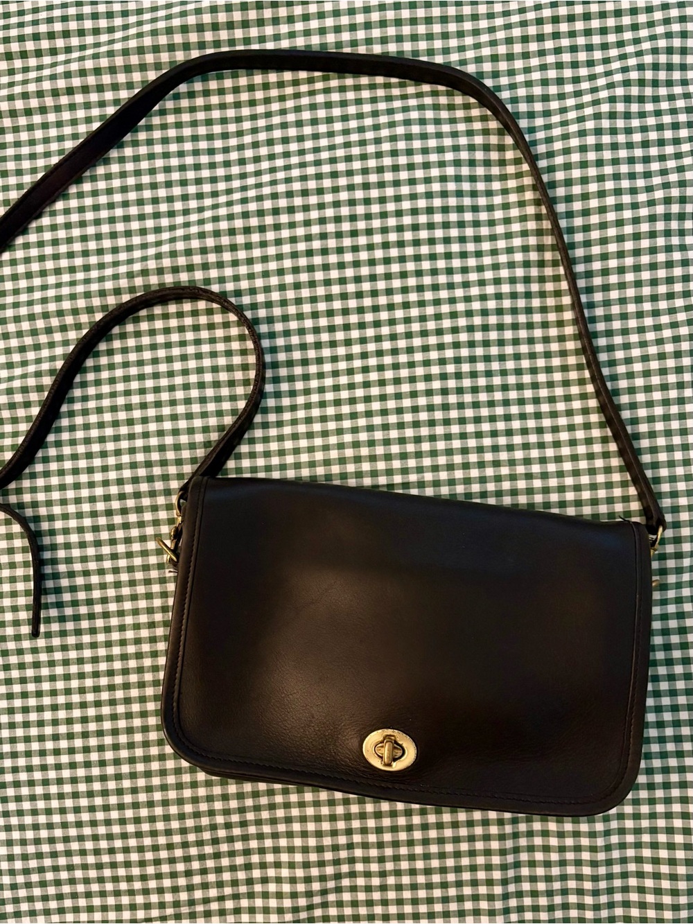 Vintage Coach 9755 Pocket Purse Turnlock Crossbody Bag with adjustable strap